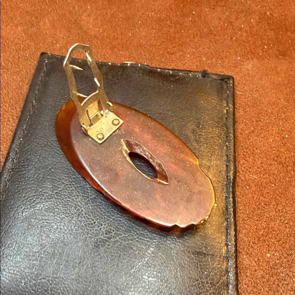 BAKELITE dress clip “apple juice” amber color🐈⬛ #1 - Picture 4 of 6